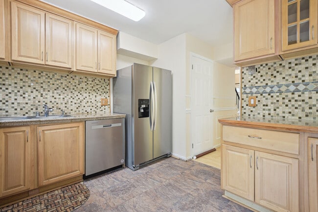 Building Photo - 8266 Amity Cir