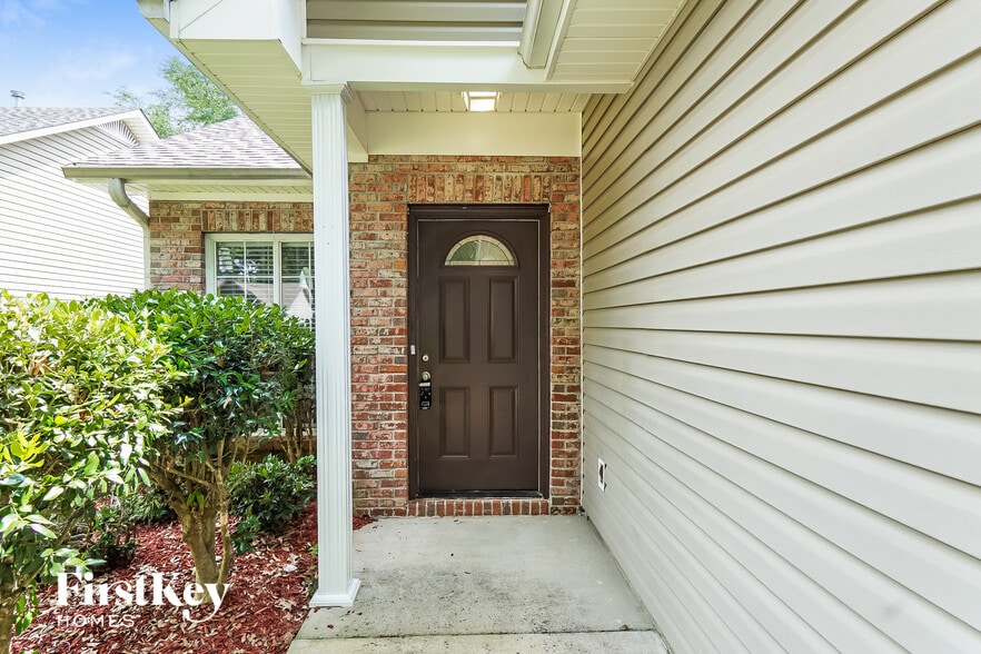 Building Photo - 9399 Brook Forest Cir