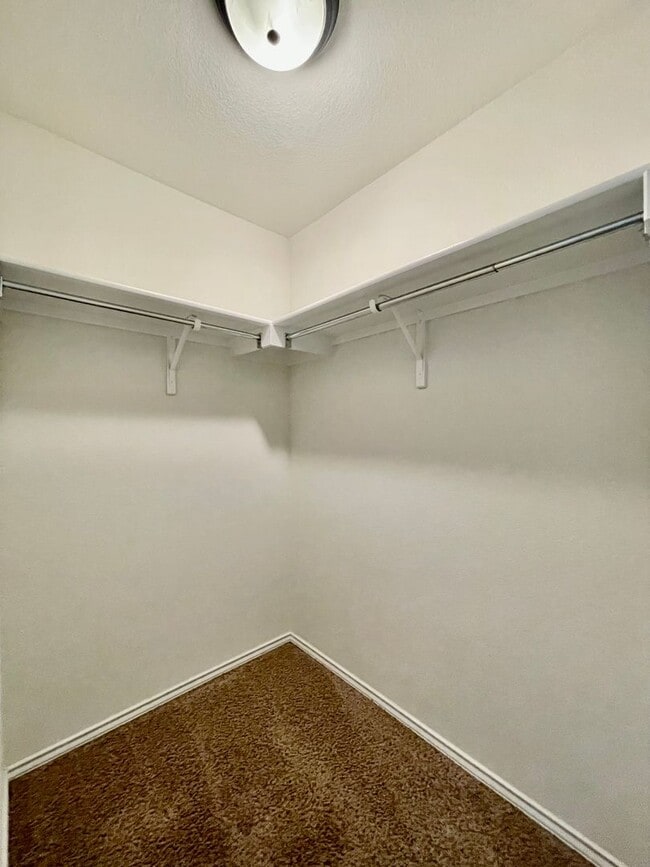 Building Photo - Spacious 4 Bedroom Home with Multiple Living Areas