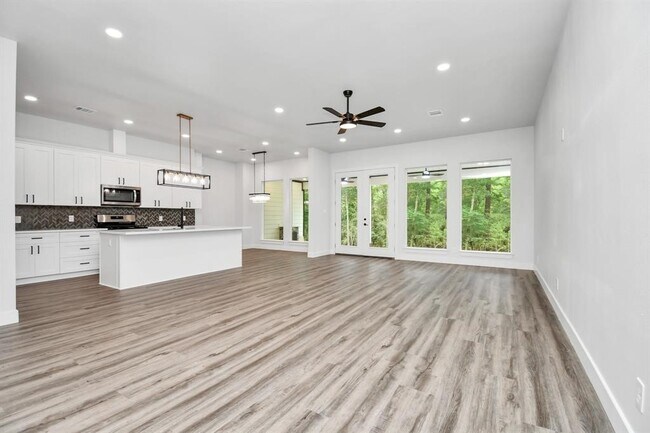 Building Photo - 12163 La Salle River Rd