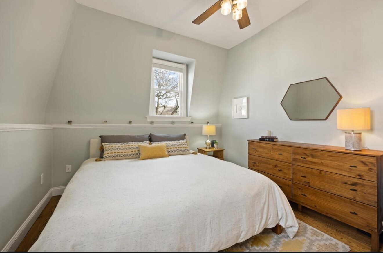 First bedroom - 8 Mount Vernon St