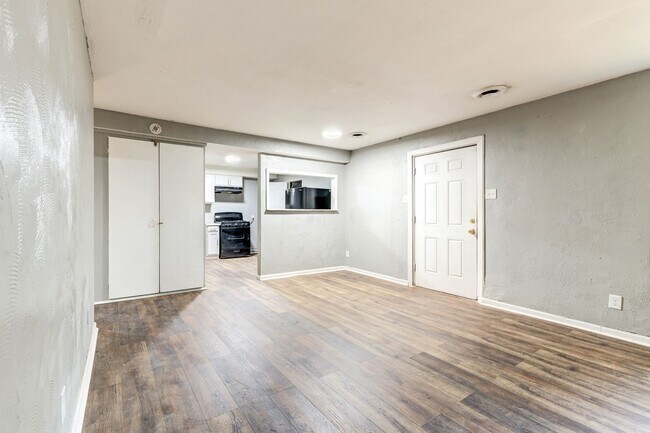 Building Photo - Charming 3-Bedroom Home in a Convenient St. Louis Location!