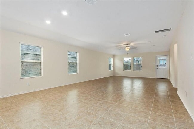 Building Photo - 837 Hillrose Dr