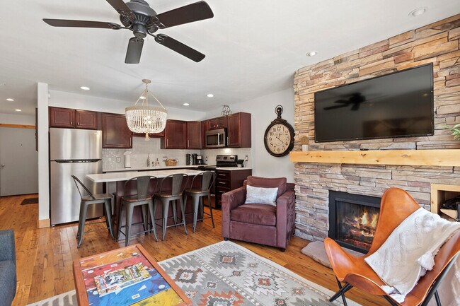 Building Photo - 421 S Main St