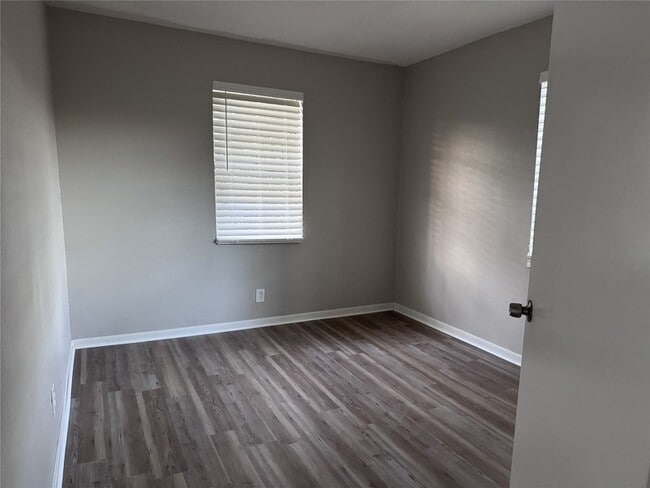 Building Photo - 600 St Lawrence River Rd