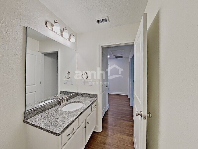 Building Photo - 8601 Highfield Ave