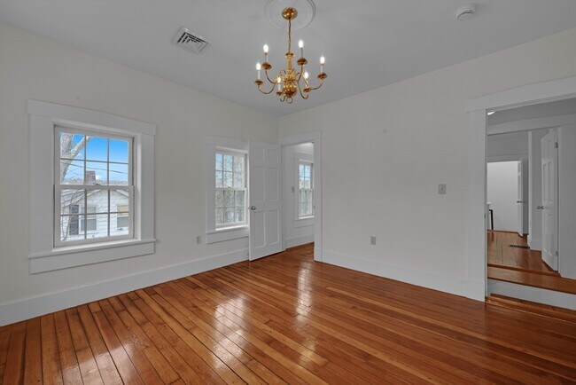 Building Photo - 22 School St