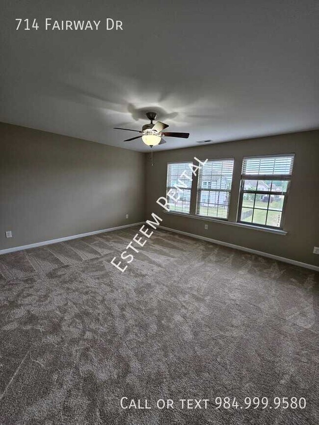 Building Photo - 714 Fairway Dr