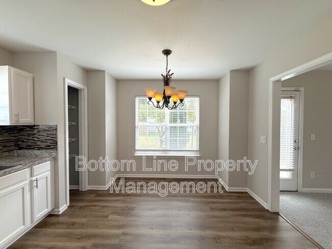 Building Photo - 4133 Robinwood Dr