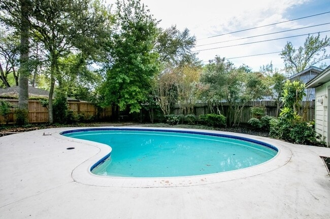 Building Photo - 10827 Tupper Lake Dr