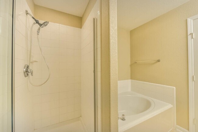 Building Photo - 21115 Amber Crossing Dr