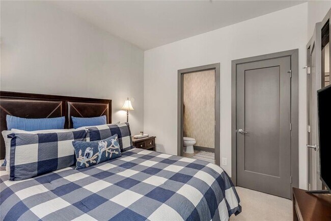 Building Photo - 1300 Chelsea Cir NW