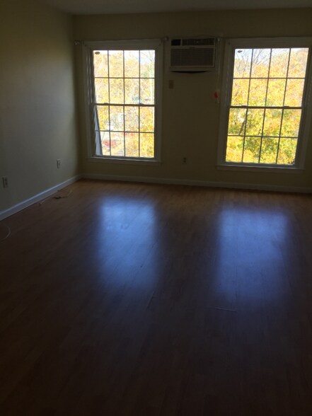 Building Photo - 34 A Padanaram Rd