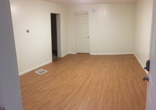 Large Living Room - 600 S Washington St