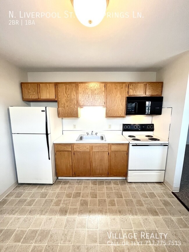 Building Photo - No steps! Affordable 2-Bed Convenient to I...