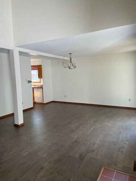 Building Photo - 1505 Little Bluestem Ct