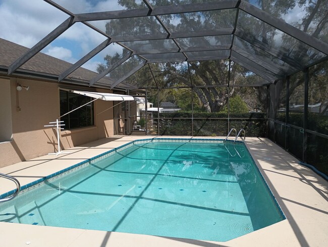 Building Photo - 3 bedroom 2 bathroom 1948 Sq ft Pool Home ...