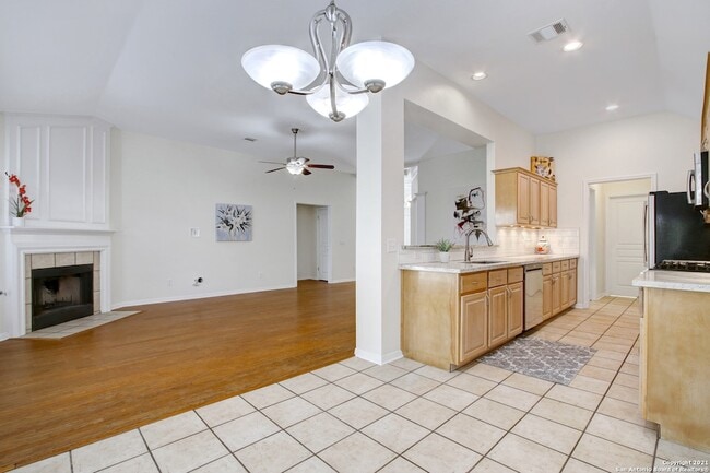 Building Photo - 10457 Trailway Oak