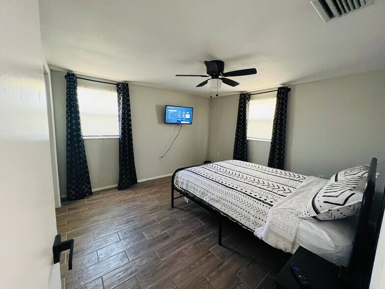 Building Photo - 5544 Baroque Dr