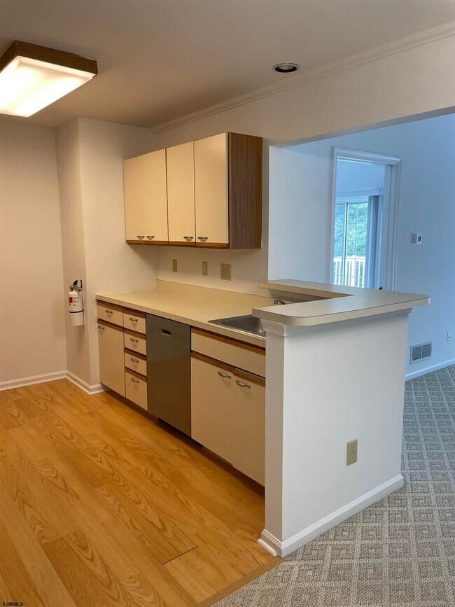 Building Photo - 550 Central Ave