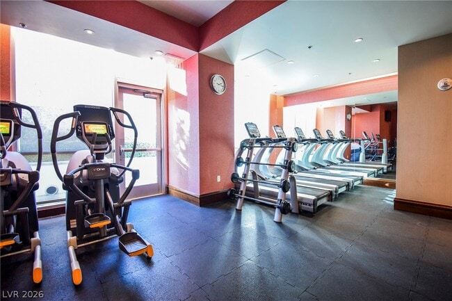 Building Photo - 2700 S Las Vegas Blvd