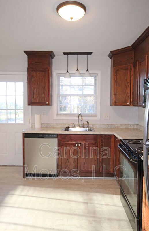 Building Photo - 16 Ashwood Ave