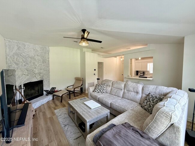 Building Photo - 509 Camelia St
