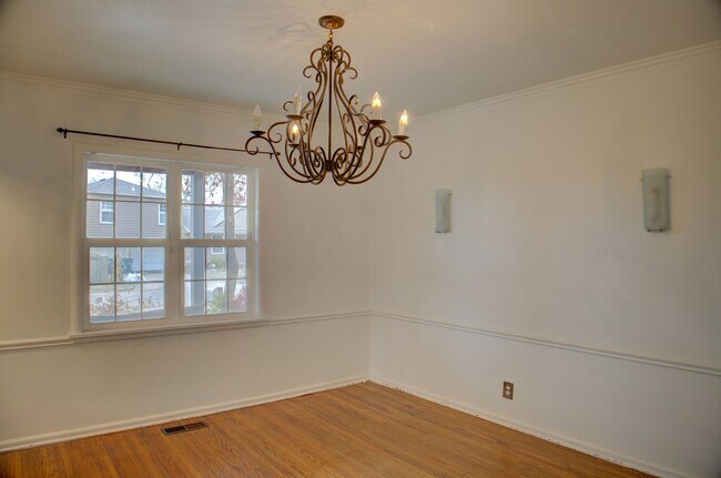 Building Photo - 3-bedroom, 2.5-bath home with mostly hardwood floors