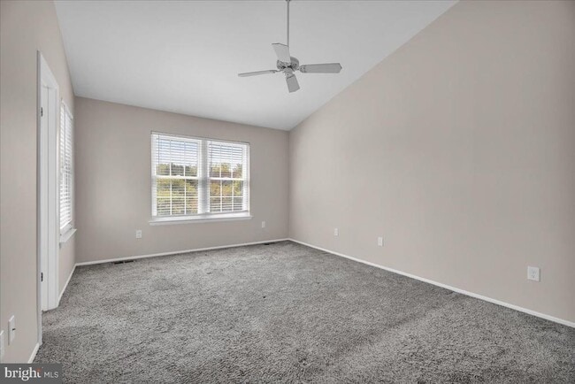 Building Photo - 38 Burgundy Dr