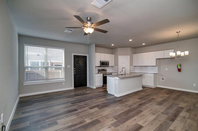Building Photo - 735 Harvest Moon Dr
