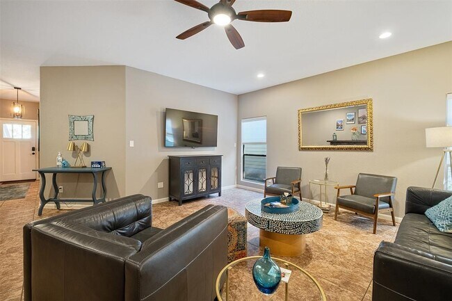 Building Photo - 2317 Amur Dr