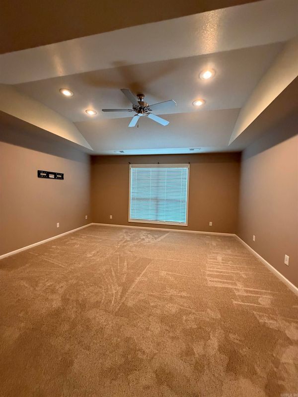 Building Photo - 31 Enclave Cir