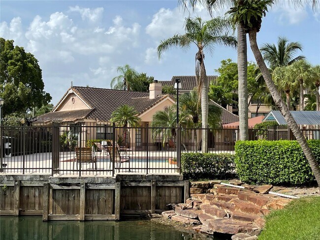 Building Photo - 2826 S University Dr