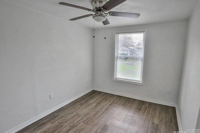 Building Photo - 2426 Cincinnati Ave