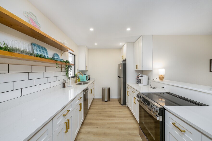 Building Photo - 4936 40th Ave N