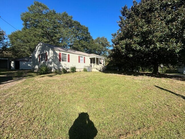 Building Photo - 1136 Broad St