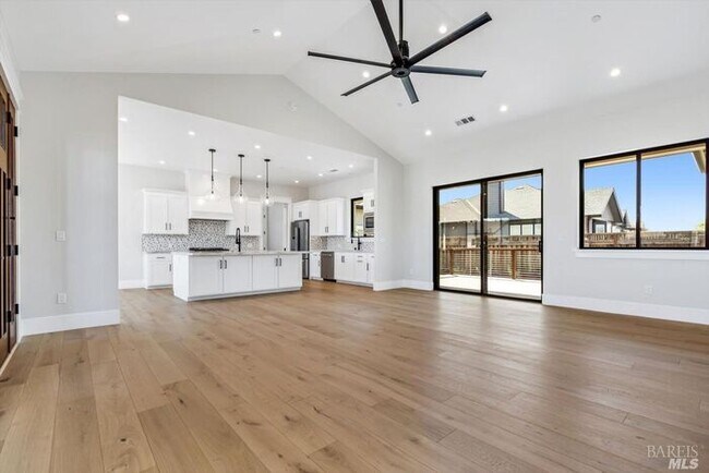 Building Photo - Beautiful 3 Bed 2.5 Bath Home in Larkfield Wikiup Neighborhood $5,000 per month!