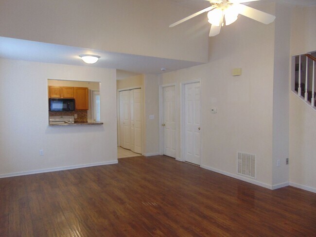 Building Photo - 1709 N Lakewood Dr