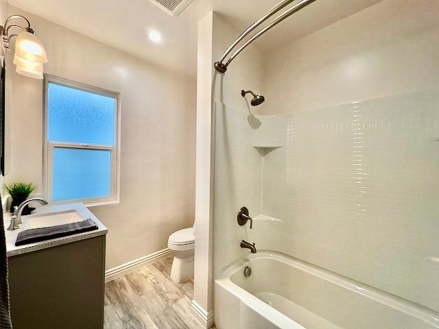 Building Photo - 124 N Pass Ave