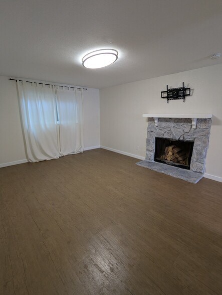 Building Photo - 2065 California Ave