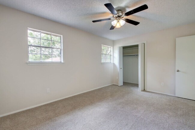 Building Photo - Two stories 3 Bedrooms & 3 Bathrooms Home for Rent in Desirable Anderson Mill NW of Austin