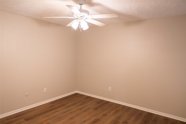 Building Photo - 2021 Spenwick Dr