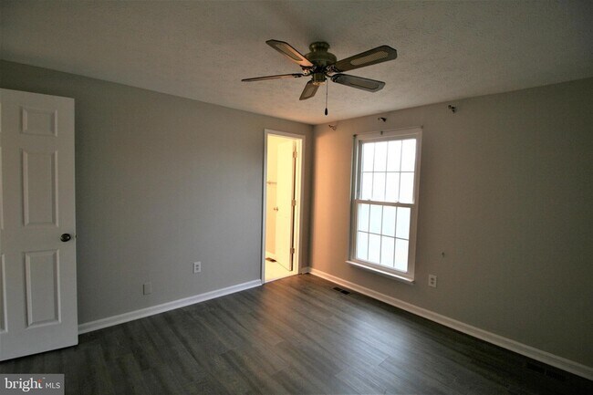 Building Photo - 507 Smoketree Ct