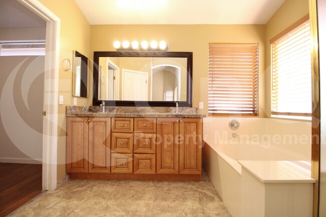 Building Photo - 10559 E Morning Star Dr