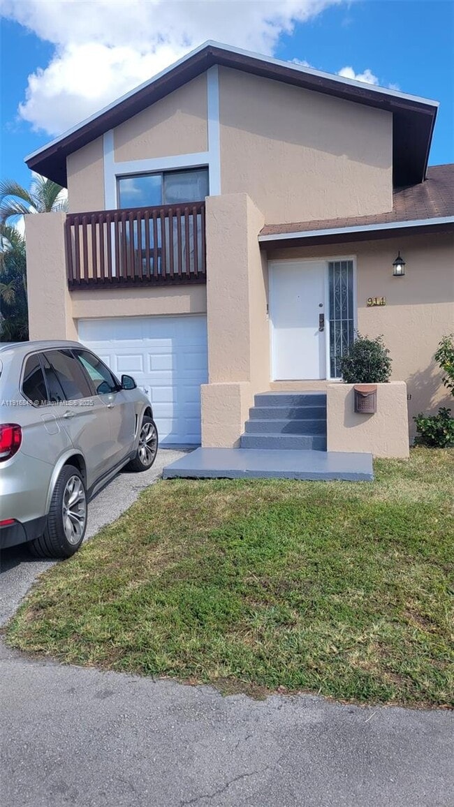 Primary Photo - 914 NW 106th Ave Cir