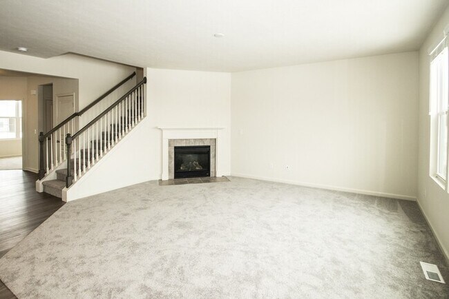 Building Photo - Gorgeous Westfield Home - 2800 sq ft and a...