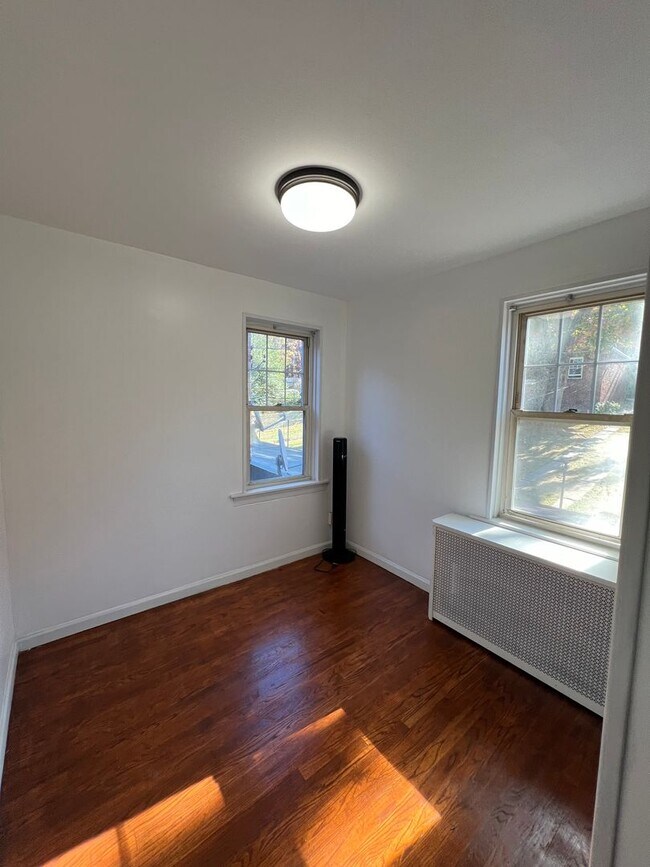 Building Photo - Newly Updated 3 bedroom Mount Penn Home with garage