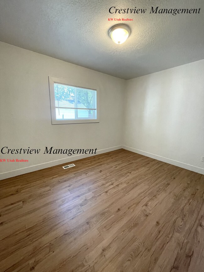 Building Photo - 452 E Lambourne Ave