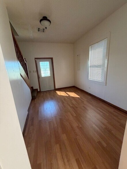 Foyer - 173 Highway 1003