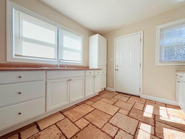 Building Photo - 1302 Melvin St